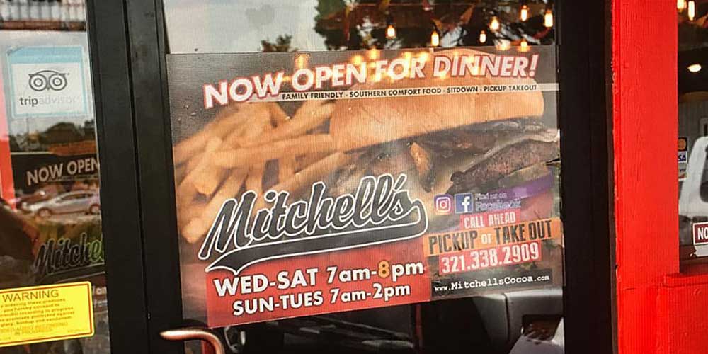 Mitchell’s Restaurant: Front door